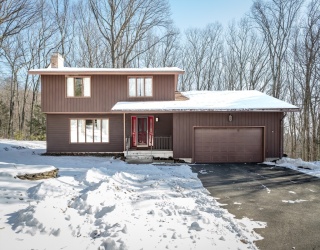 49 Glasgow Dr, Russell, Massachusetts, 4 Bedrooms Bedrooms, 8 Rooms Rooms,2.5 BathroomsBathrooms,Residential,For Sale,Glasgow Dr,73477553