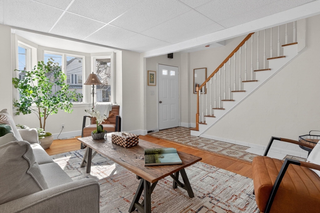 41 Prescott St, Everett, Massachusetts, 3 Bedrooms Bedrooms, 6 Rooms Rooms,2 BathroomsBathrooms,Residential Lease,For Rent,Prescott St,73477558