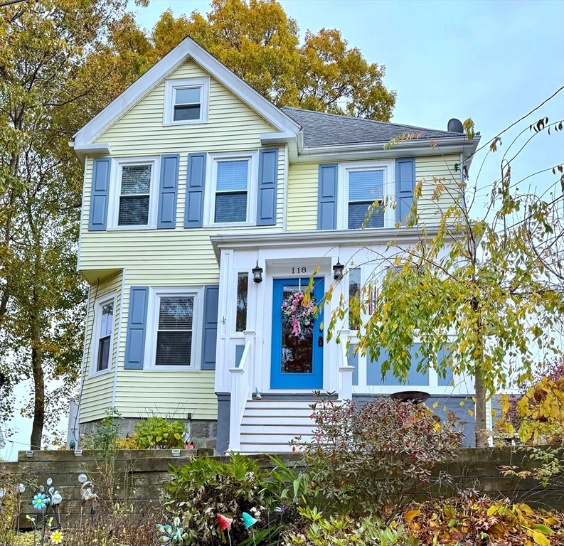 118 Newburg Street, Boston, Massachusetts, 4 Bedrooms Bedrooms, 8 Rooms Rooms,1.5 BathroomsBathrooms,Residential Lease,For Rent,Newburg Street,73477573