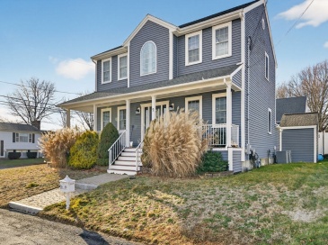 7 Bradley Ave, Somerset, Massachusetts, 3 Bedrooms Bedrooms, 6 Rooms Rooms,3 BathroomsBathrooms,Residential,For Sale,Bradley Ave,73477496