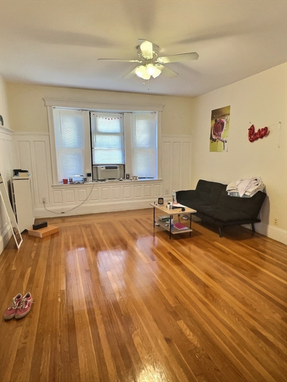 1482 Beacon, Boston, Massachusetts, 1 Bedroom Bedrooms, 2 Rooms Rooms,1 BathroomBathrooms,Residential Lease,For Rent,Beacon,73477540