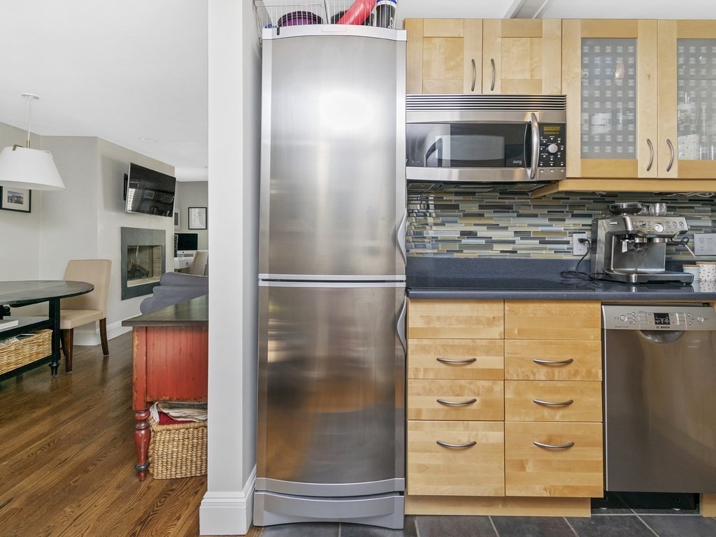 17 Sackville Street, Boston, Massachusetts, 1 Bedroom Bedrooms, 3 Rooms Rooms,1 BathroomBathrooms,Residential Lease,For Rent,Sackville Street,73477586