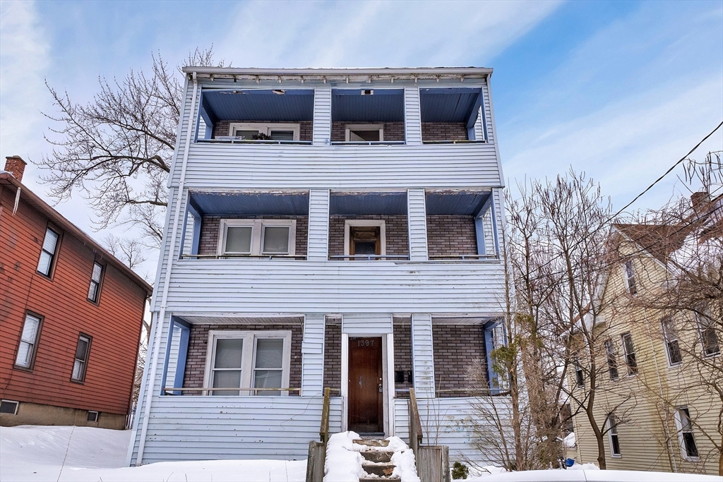 1397 Worcester Street, Springfield, Massachusetts, 2 Bedrooms Bedrooms, 4 Rooms Rooms,1 BathroomBathrooms,Residential Lease,For Rent,Worcester Street,73477607