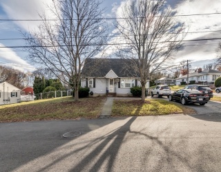 65 Clayton Ave, Methuen, Massachusetts, 4 Bedrooms Bedrooms, 6 Rooms Rooms,2 BathroomsBathrooms,Residential,For Sale,Clayton Ave,73457503