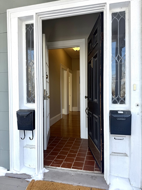 19 Pleasant Street, Wakefield, Massachusetts, 2 Bedrooms Bedrooms, 5 Rooms Rooms,1 BathroomBathrooms,Residential Lease,For Rent,Pleasant Street,73477629