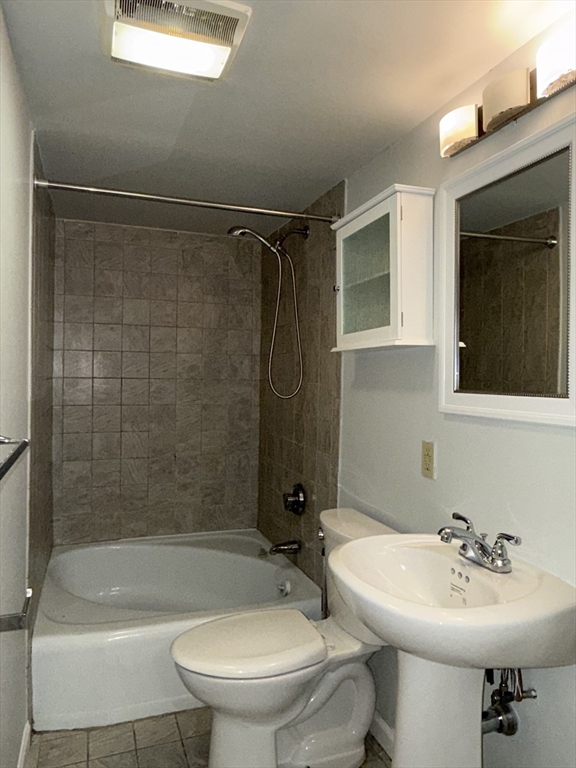 26 Commonwealth Ter, Boston, Massachusetts, 1 Bedroom Bedrooms, 3 Rooms Rooms,1 BathroomBathrooms,Residential Lease,For Rent,Commonwealth Ter,73477637