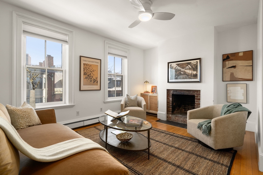 102 Charles St, Boston, Massachusetts, 2 Bedrooms Bedrooms, 4 Rooms Rooms,1 BathroomBathrooms,Residential,For Sale,Charles St,73477650