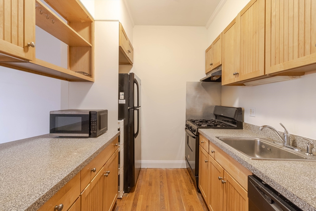 828 Huntington Ave, Boston, Massachusetts, 2 Bedrooms Bedrooms, 5 Rooms Rooms,1 BathroomBathrooms,Residential Lease,For Rent,Huntington Ave,73465038