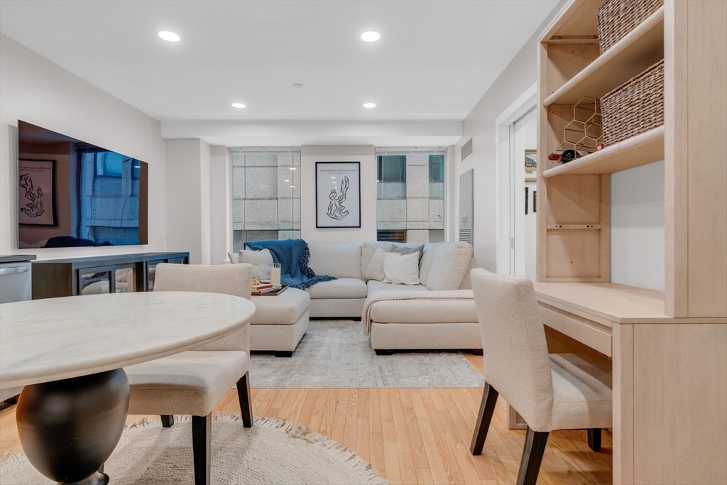 80 Broad Street, Boston, Massachusetts, 1 Bedroom Bedrooms, 3 Rooms Rooms,1 BathroomBathrooms,Residential,For Sale,Broad Street,73477685