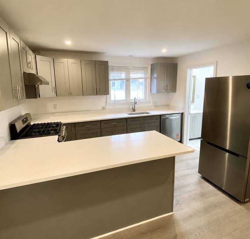18 Howard, Waltham, Massachusetts, 5 Bedrooms Bedrooms, 9 Rooms Rooms,3 BathroomsBathrooms,Residential Lease,For Rent,Howard,73477737