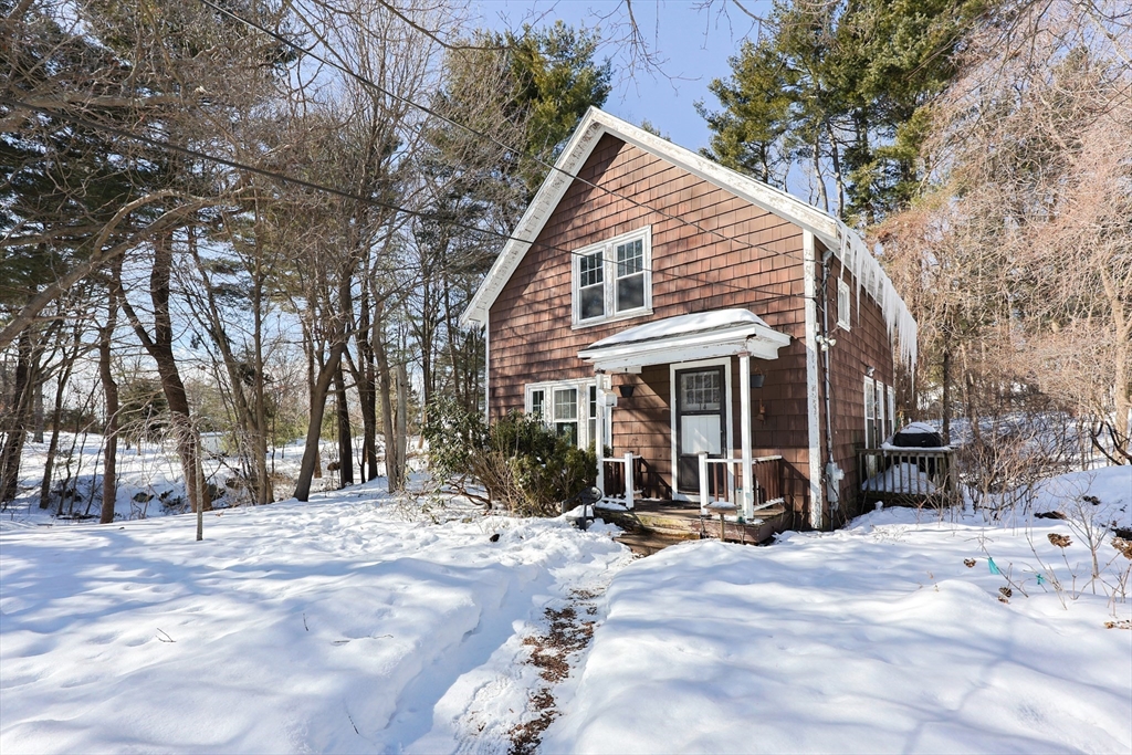 14 Leonard Ln, Holbrook, Massachusetts, 3 Bedrooms Bedrooms, 6 Rooms Rooms,1 BathroomBathrooms,Residential,For Sale,Leonard Ln,73477790