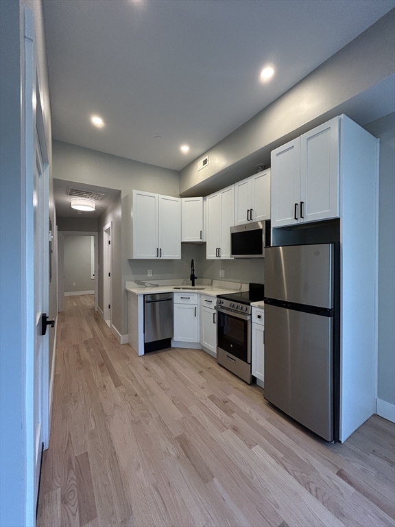 35 Delle Ave, Boston, Massachusetts, 2 Bedrooms Bedrooms, 3 Rooms Rooms,1 BathroomBathrooms,Residential Lease,For Rent,Delle Ave,73477803