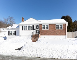 8 Dianthus Rd, Holbrook, Massachusetts, 3 Bedrooms Bedrooms, 8 Rooms Rooms,2 BathroomsBathrooms,Residential,For Sale,Dianthus Rd,73477813