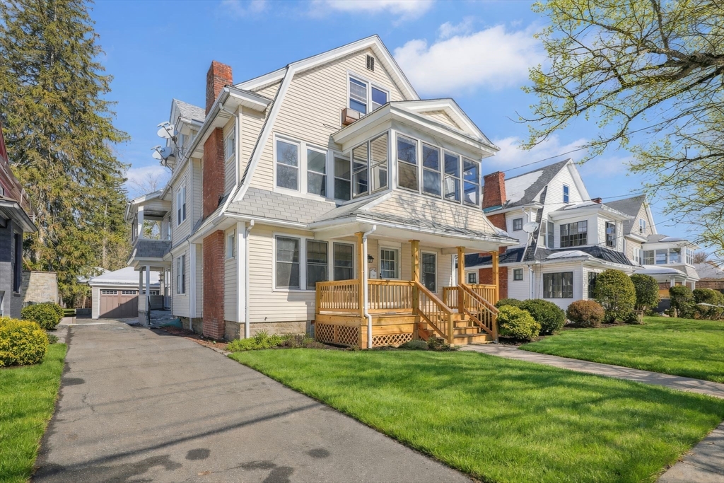 854-856 Sumner Ave, Springfield, Massachusetts, 7 Bedrooms Bedrooms, 15 Rooms Rooms,3 BathroomsBathrooms,Residential Income,For Sale,Sumner Ave,73477684