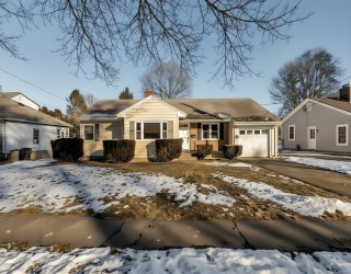 31 Webster Ave, Beverly, Massachusetts, 3 Bedrooms Bedrooms, 6 Rooms Rooms,1 BathroomBathrooms,Residential,For Sale,Webster Ave,73471969