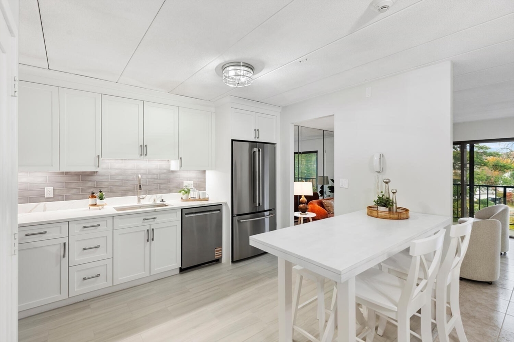 235 Winthrop Street, Medford, Massachusetts, 2 Bedrooms Bedrooms, 5 Rooms Rooms,2 BathroomsBathrooms,Residential,For Sale,Winthrop Street,73453696