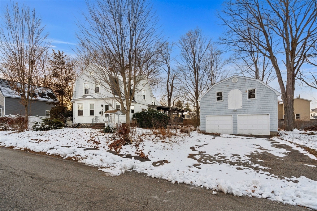 41 Agawam Ave, Haverhill, Massachusetts, 4 Bedrooms Bedrooms, 8 Rooms Rooms,2.5 BathroomsBathrooms,Residential,For Sale,Agawam Ave,73461368