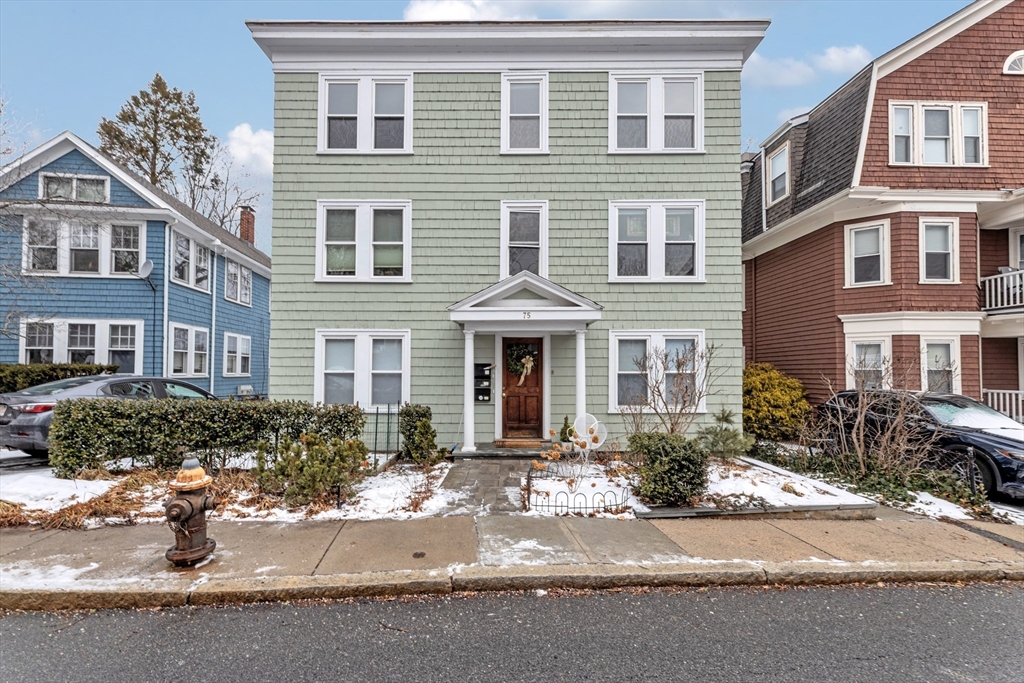75 Saint Rose Street, Boston, Massachusetts, 2 Bedrooms Bedrooms, 5 Rooms Rooms,1 BathroomBathrooms,Residential,For Sale,Saint Rose Street,73466340