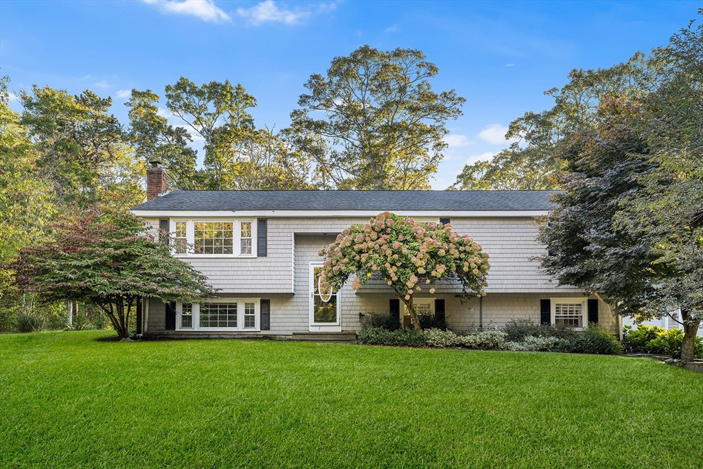 9 Bramble Bush Dr, Sandwich, Massachusetts, 3 Bedrooms Bedrooms, 8 Rooms Rooms,3 BathroomsBathrooms,Residential,For Sale,Bramble Bush Dr,73440963