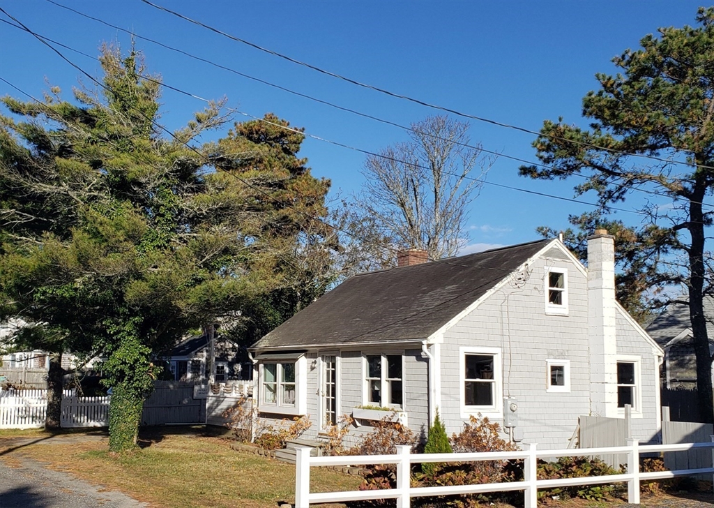 10 Grindell Ave, Dennis, Massachusetts, 2 Bedrooms Bedrooms, 4 Rooms Rooms,1 BathroomBathrooms,Residential,For Sale,Grindell Ave,73458227