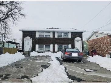 23 Hillcrest Dr, Lowell, Massachusetts, 4 Bedrooms Bedrooms, 10 Rooms Rooms,2 BathroomsBathrooms,Residential Income,For Sale,Hillcrest Dr,73460091