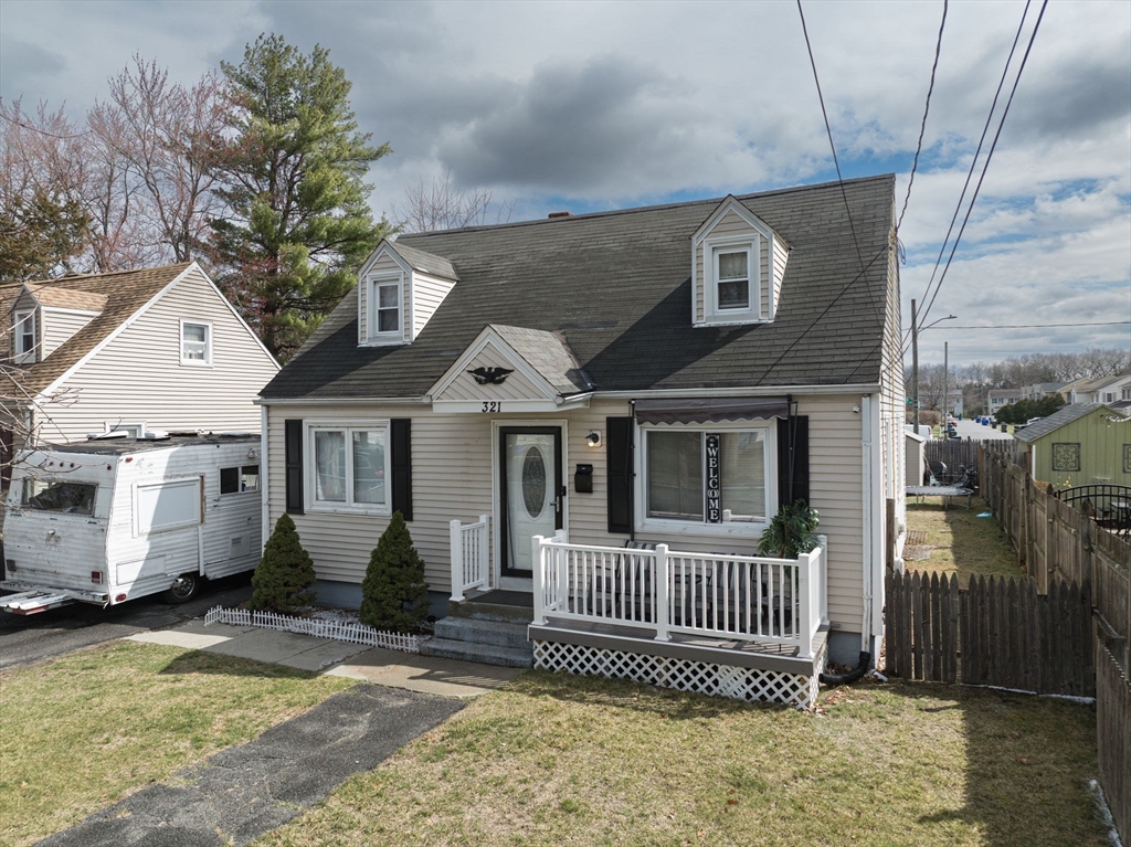 321 Rosewell Street, Springfield, Massachusetts, 3 Bedrooms Bedrooms, 6 Rooms Rooms,3 BathroomsBathrooms,Residential,For Sale,Rosewell Street,73444938