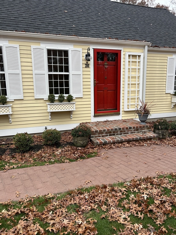 200 Plympton Road, Plymouth, Massachusetts, 3 Bedrooms Bedrooms, 8 Rooms Rooms,2.5 BathroomsBathrooms,Residential Lease,For Rent,Plympton Road,73477828