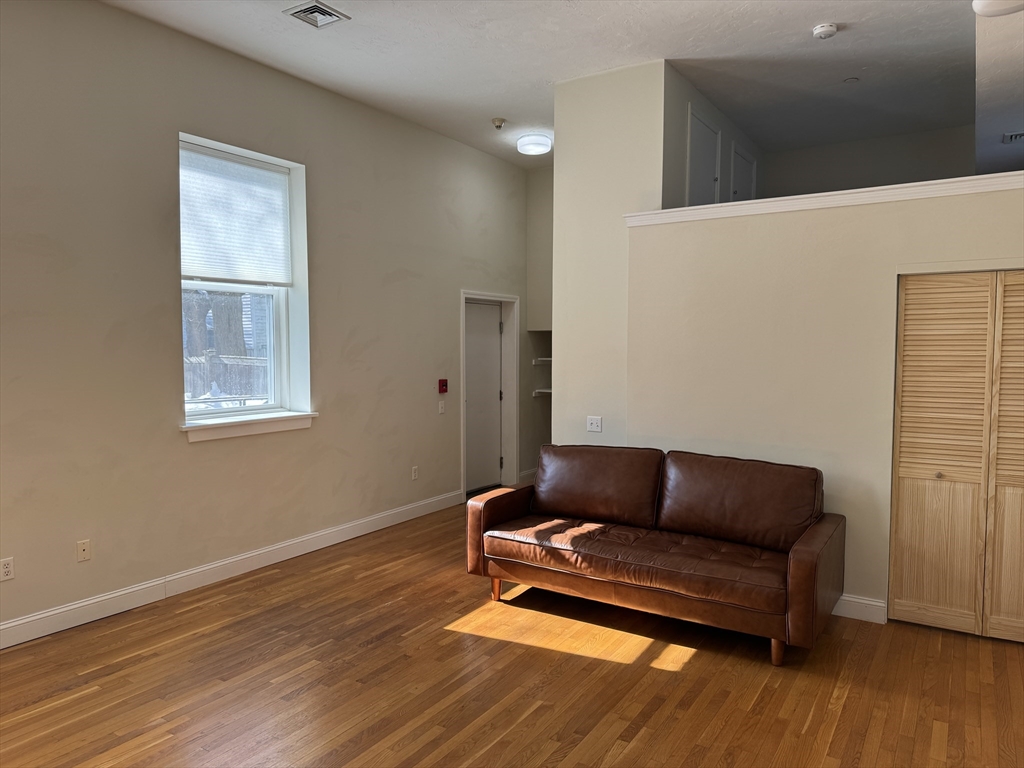 253 Norfolk Street, Cambridge, Massachusetts, 1 Bedroom Bedrooms, 3 Rooms Rooms,1 BathroomBathrooms,Residential Lease,For Rent,Norfolk Street,73477838