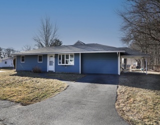 88 Roseen Road, Holbrook, Massachusetts, 3 Bedrooms Bedrooms, 3 Rooms Rooms,1 BathroomBathrooms,Residential,For Sale,Roseen Road,73455589