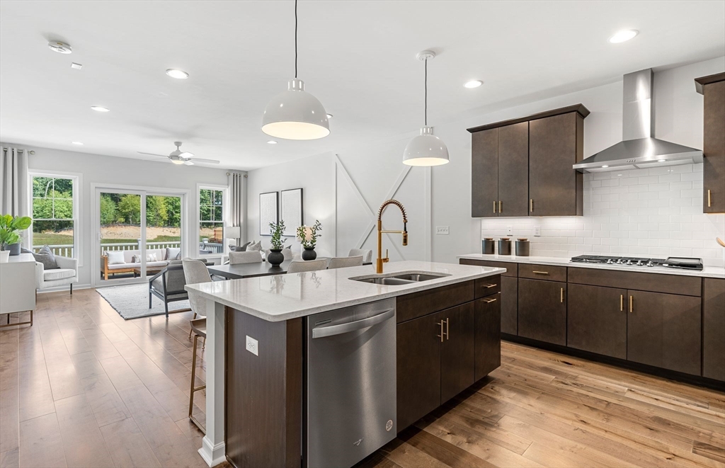 3 Weathervane Drive, Walpole, Massachusetts, 2 Bedrooms Bedrooms, 7 Rooms Rooms,2.5 BathroomsBathrooms,Residential,For Sale,Weathervane Drive,73477903