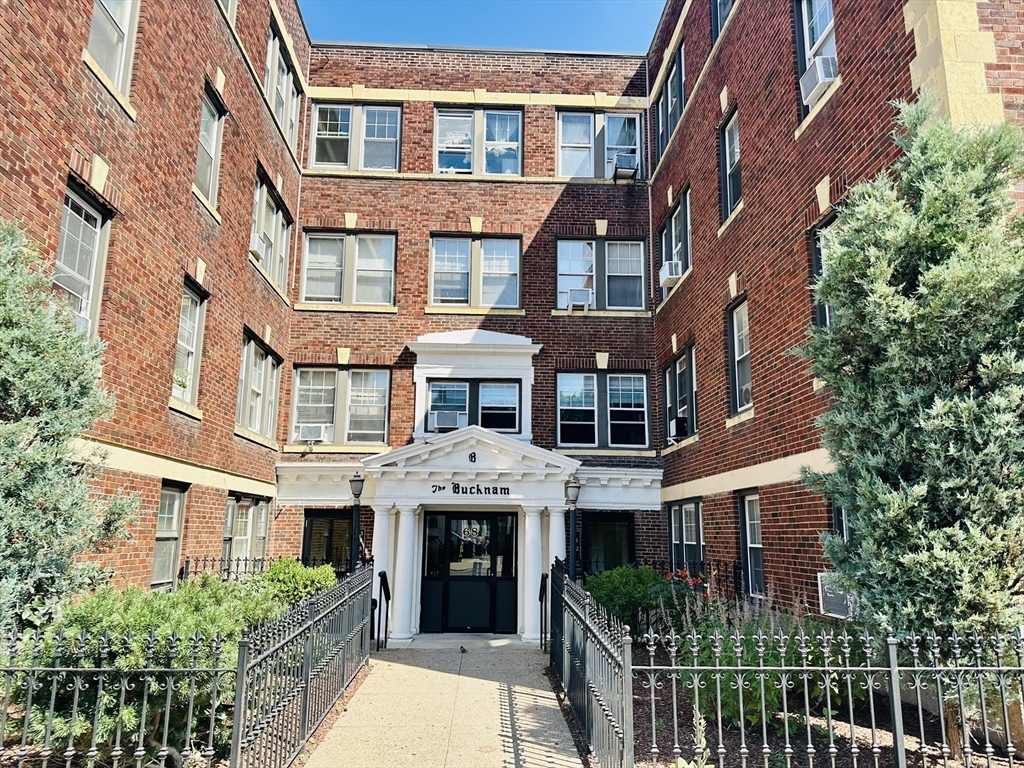 68 Linden Street, Everett, Massachusetts, 2 Bedrooms Bedrooms, 4 Rooms Rooms,1 BathroomBathrooms,Residential,For Sale,Linden Street,73408812