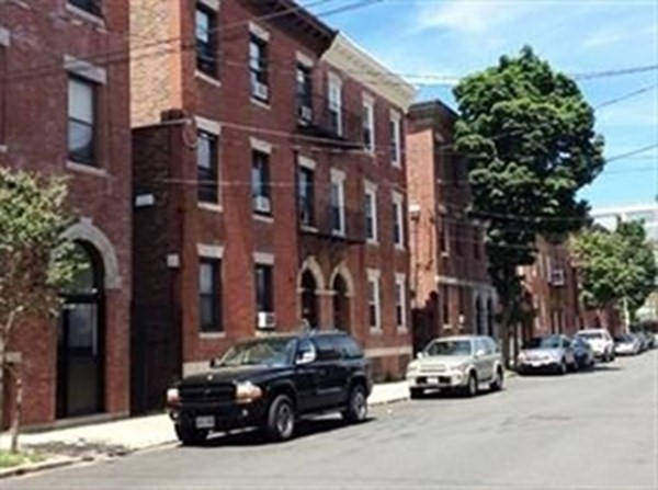 70 Frankfort Street, Boston, Massachusetts, 2 Bedrooms Bedrooms, 4 Rooms Rooms,1 BathroomBathrooms,Residential Lease,For Rent,Frankfort Street,73477958