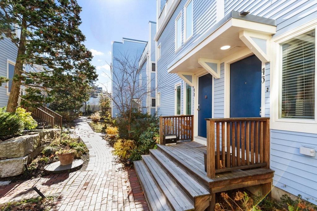 676 Huron Ave, Cambridge, Massachusetts, 2 Bedrooms Bedrooms, 5 Rooms Rooms,2.5 BathroomsBathrooms,Residential Lease,For Rent,Huron Ave,73477964