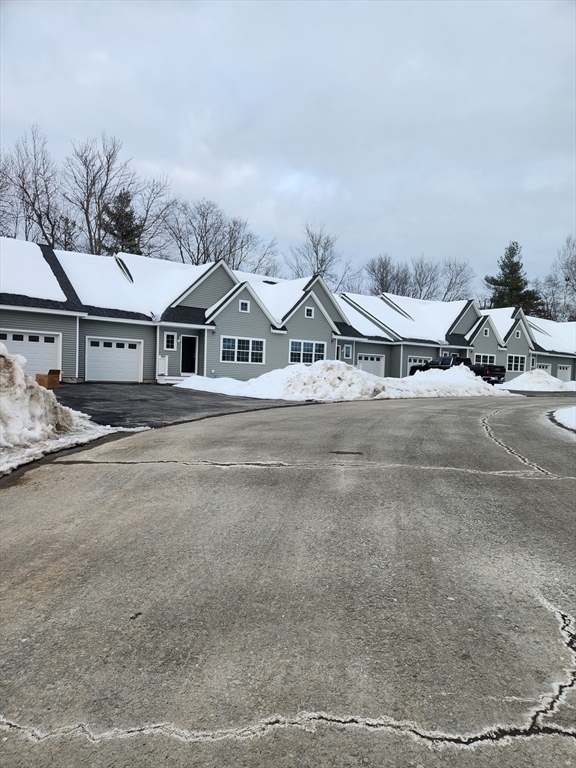32 Four Seasons Drive, Hampstead, New Hampshire, 2 Bedrooms Bedrooms, 5 Rooms Rooms,2.5 BathroomsBathrooms,Residential Lease,For Rent,Four Seasons Drive,73477841