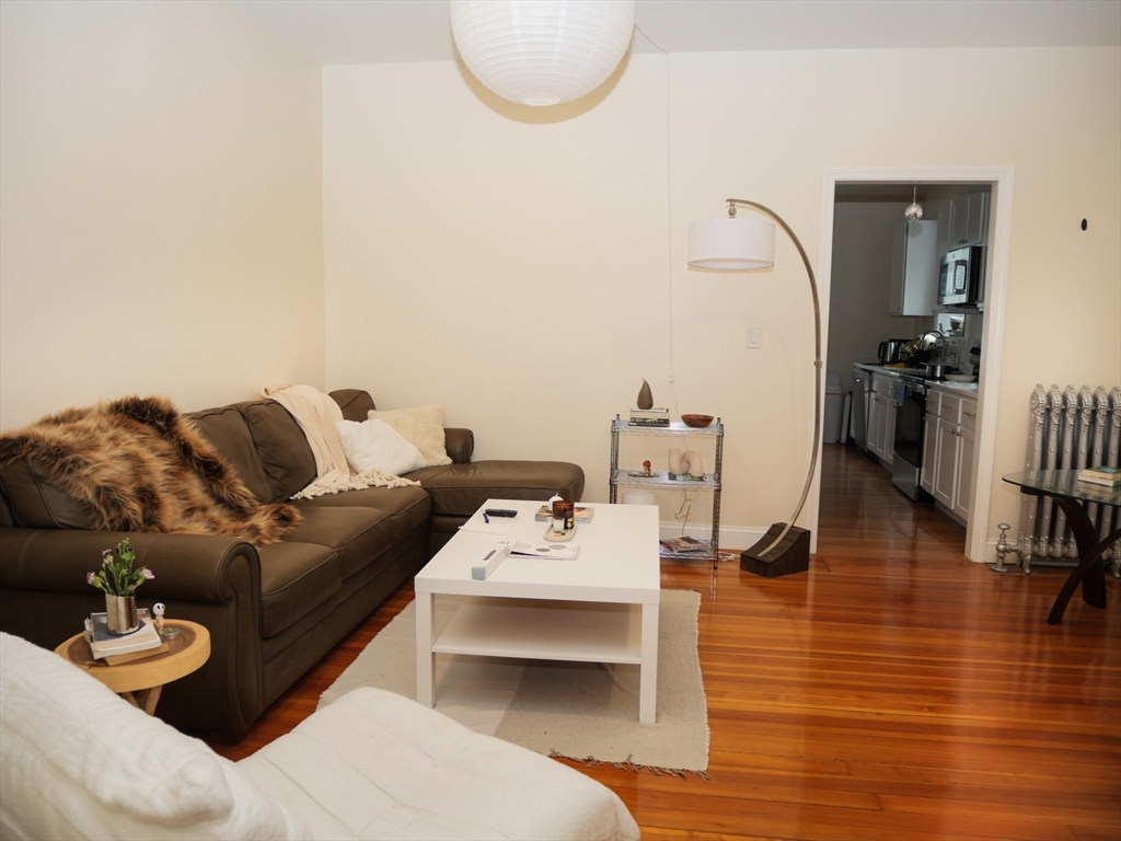 10 Beals, Brookline, Massachusetts, 1 Bedroom Bedrooms, 2 Rooms Rooms,1 BathroomBathrooms,Residential Lease,For Rent,Beals,73477970