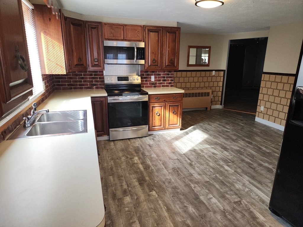 586 Franklin St, Worcester, Massachusetts, 2 Bedrooms Bedrooms, 4 Rooms Rooms,1 BathroomBathrooms,Residential Lease,For Rent,Franklin St,73477980