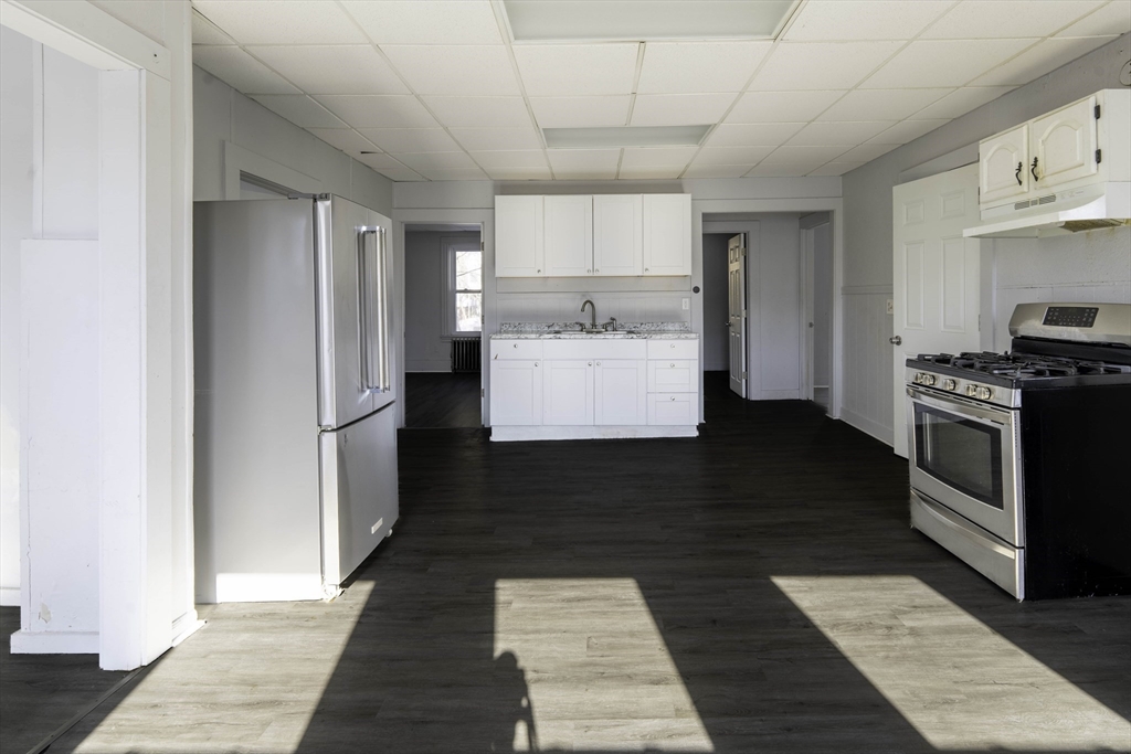 30 Chestnut St, Fitchburg, Massachusetts, 3 Bedrooms Bedrooms, 6 Rooms Rooms,1 BathroomBathrooms,Residential Lease,For Rent,Chestnut St,73477981