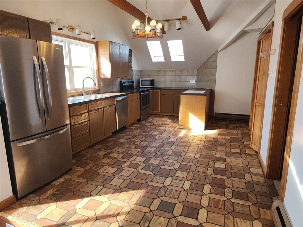 586 Franklin St, Worcester, Massachusetts, 2 Bedrooms Bedrooms, 5 Rooms Rooms,1 BathroomBathrooms,Residential Lease,For Rent,Franklin St,73477982