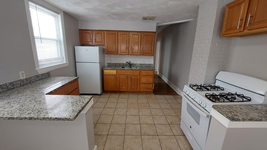 41 Armandine St., Boston, Massachusetts, 4 Bedrooms Bedrooms, 6 Rooms Rooms,2 BathroomsBathrooms,Residential Lease,For Rent,Armandine St.,73477989