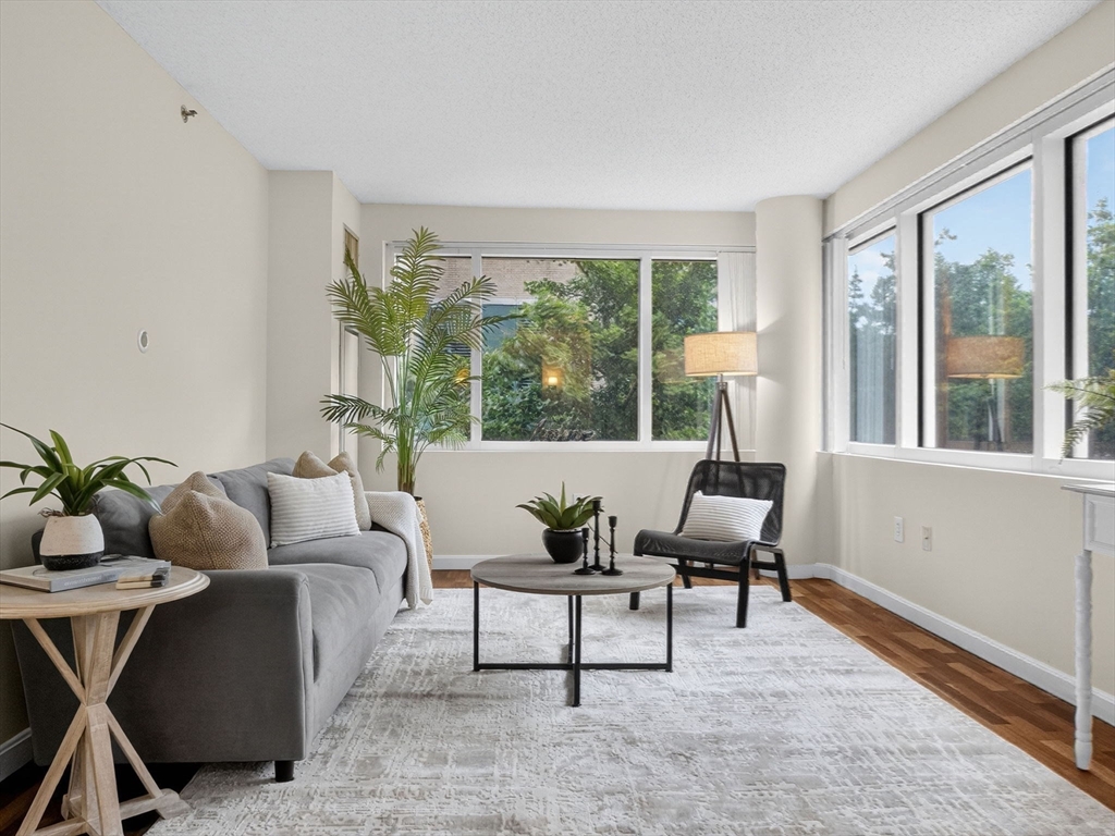 8-12 Museum Way, Cambridge, Massachusetts, 2 Bedrooms Bedrooms, 4 Rooms Rooms,2 BathroomsBathrooms,Residential,For Sale,Museum Way,73478013