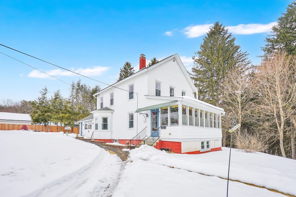 24 Clinton St, Ware, Massachusetts, 3 Bedrooms Bedrooms, 7 Rooms Rooms,3 BathroomsBathrooms,Residential,For Sale,Clinton St,73472693