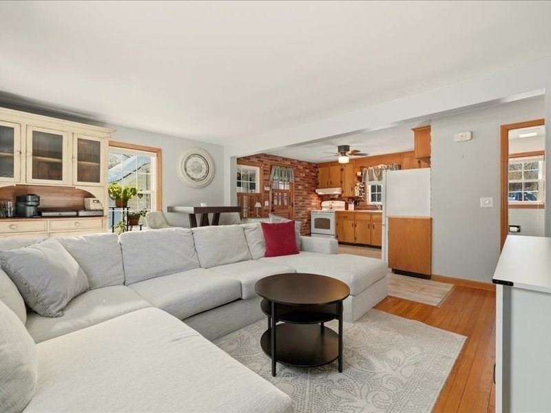 720 Thacher St, Attleboro, Massachusetts, 4 Bedrooms Bedrooms, 7 Rooms Rooms,1 BathroomBathrooms,Residential,For Sale,Thacher St,73478072