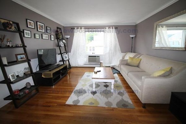 107 Spring Street, Watertown, Massachusetts, 2 Bedrooms Bedrooms, 4 Rooms Rooms,1 BathroomBathrooms,Residential Lease,For Rent,Spring Street,73478081