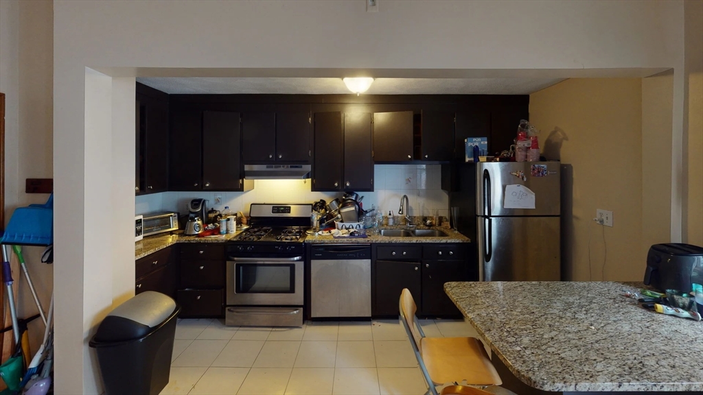 240 School St, Somerville, Massachusetts, 3 Bedrooms Bedrooms, 5 Rooms Rooms,1 BathroomBathrooms,Residential Lease,For Rent,School St,73478091