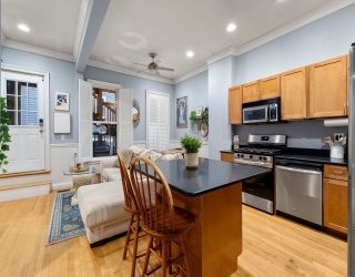 691 East 8th Street, Boston, Massachusetts, 2 Bedrooms Bedrooms, 4 Rooms Rooms,2 BathroomsBathrooms,Residential,For Sale,East 8th Street,73478098