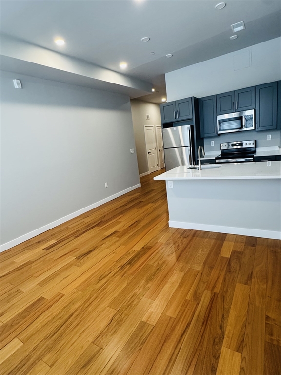 19 Main Street, Brockton, Massachusetts, 1 Bedroom Bedrooms, 3 Rooms Rooms,1 BathroomBathrooms,Residential Lease,For Rent,Main Street,73478108