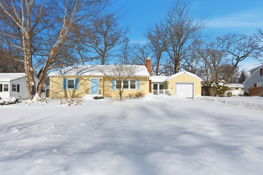 46 Hadley St, Springfield, Massachusetts, 2 Bedrooms Bedrooms, 6 Rooms Rooms,1 BathroomBathrooms,Residential,For Sale,Hadley St,73478265