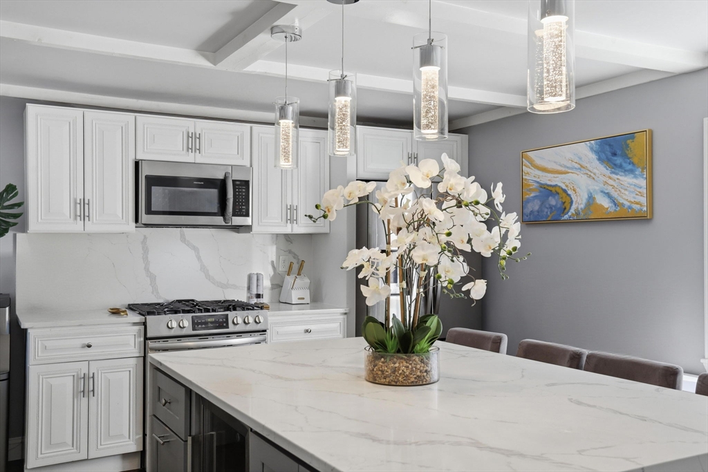 155 York St, Stoughton, Massachusetts, 4 Bedrooms Bedrooms, 7 Rooms Rooms,2.5 BathroomsBathrooms,Residential,For Sale,York St,73478146