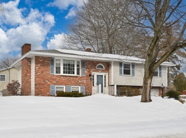 2 Iroquois Rd., Danvers, Massachusetts, 3 Bedrooms Bedrooms, 5 Rooms Rooms,1.5 BathroomsBathrooms,Residential,For Sale,Iroquois Rd.,73478249