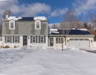 20 Kimberly Cir, Longmeadow, Massachusetts, 3 Bedrooms Bedrooms, 8 Rooms Rooms,2.5 BathroomsBathrooms,Residential,For Sale,Kimberly Cir,73478279